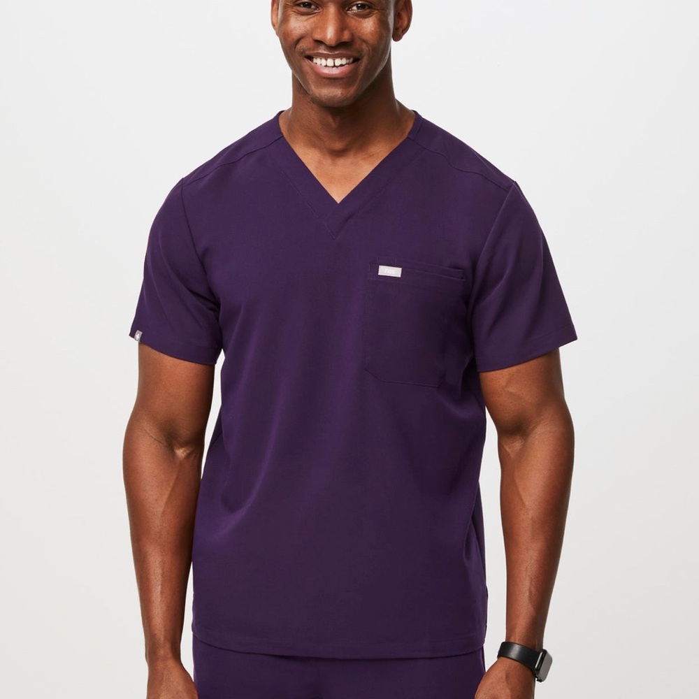 Men’s Figs Scrub Top in Deep Purple